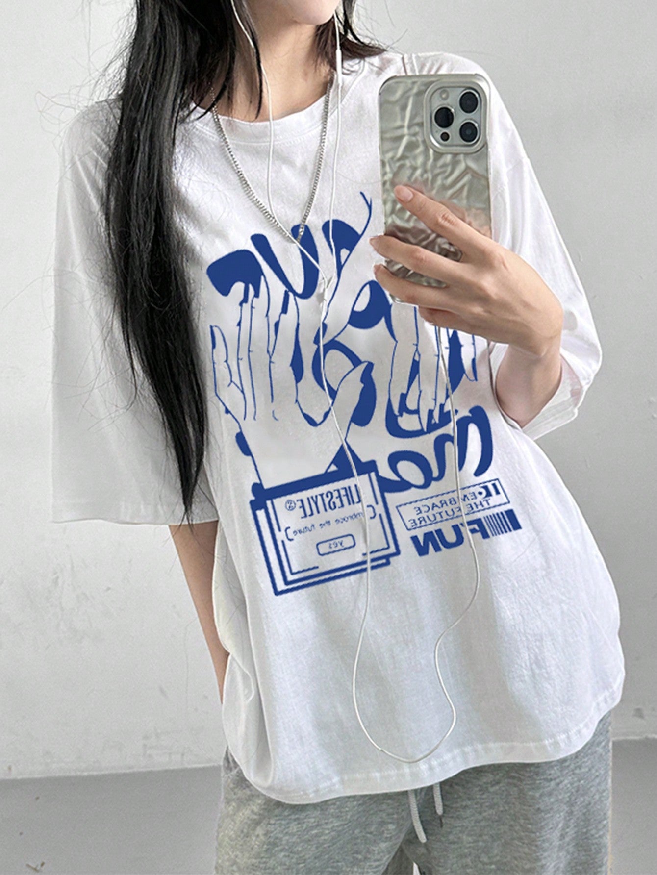 Women's Oversized Street Style T-Shirt With Bold Graphic Print
