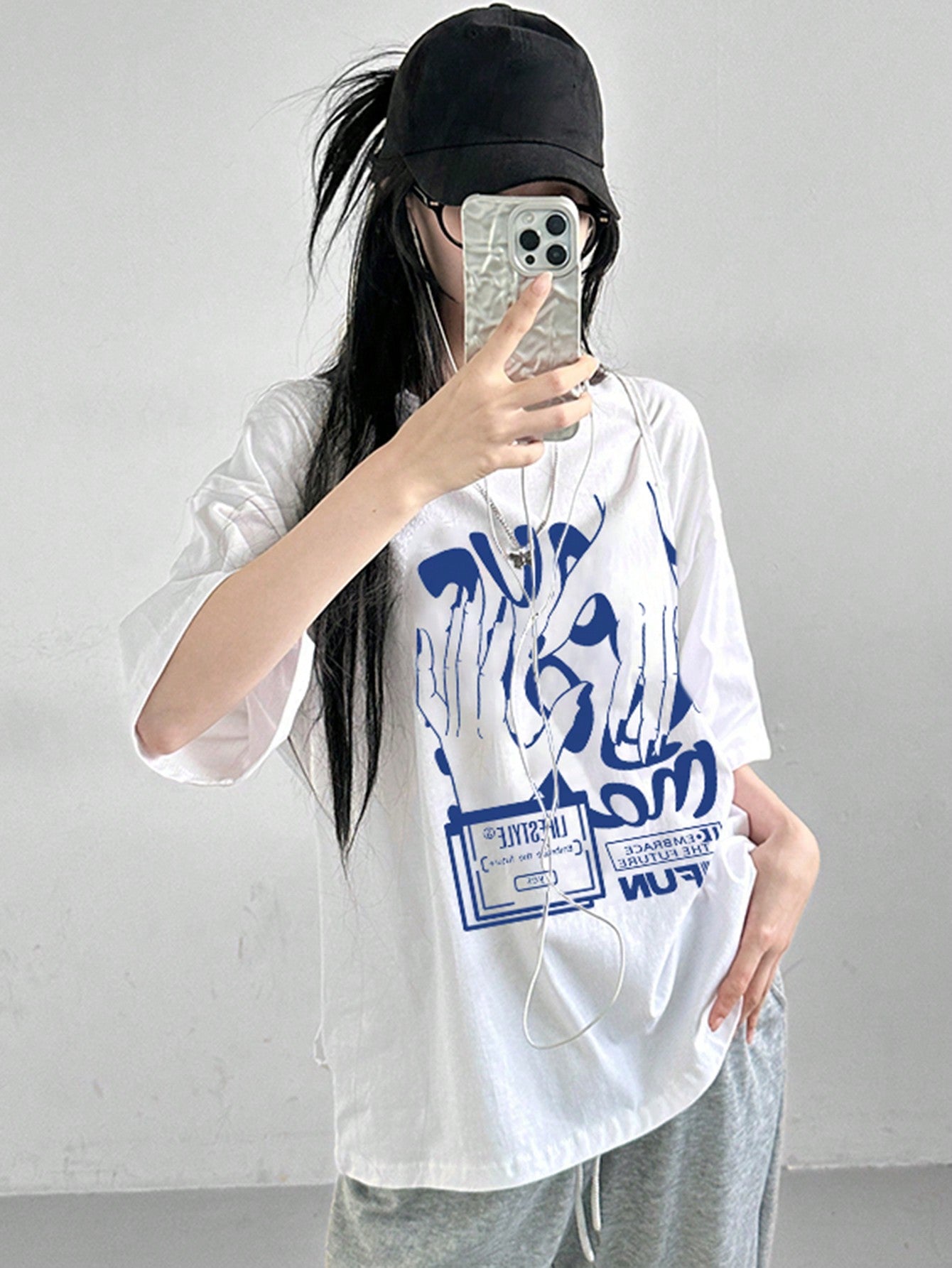 Women's Oversized Street Style T-Shirt With Bold Graphic Print